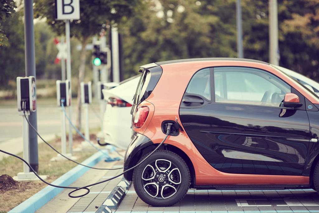 CARREGADORES PARA CARROS ELÉTRICOS EM CONDOMÍNIOS